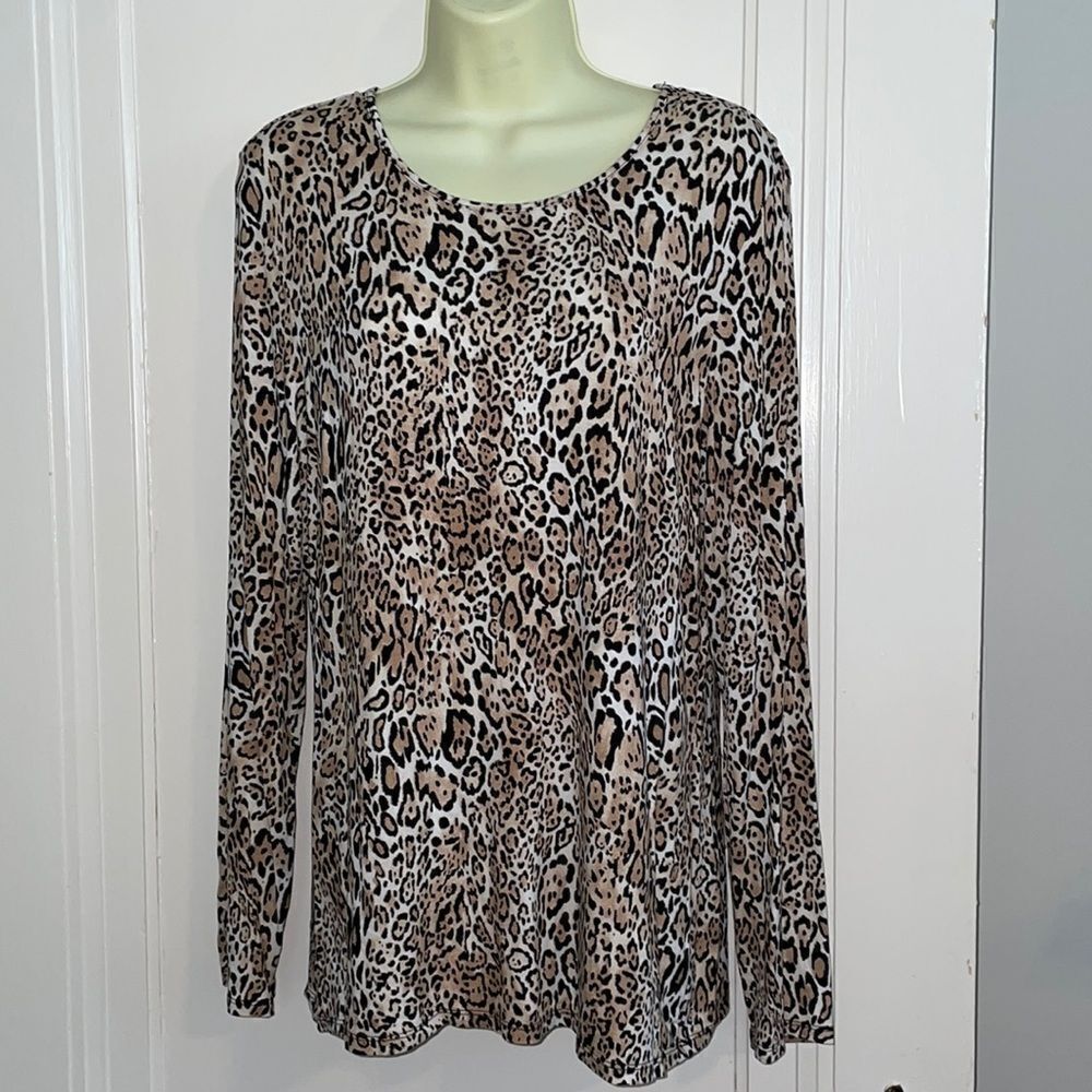 Chico’s “The‎ Ultimate Tee” leopard print long sleeved T-shirt